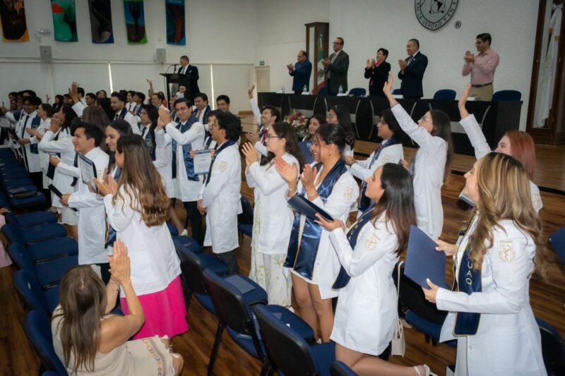 Futuros médicos SESA Querétaro celebra graduación de nuevos talentos de la UAQ