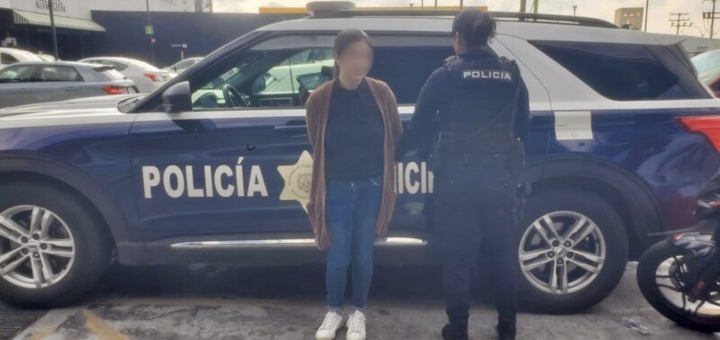 Detienen a mujer por robo en tienda de autoservicio en Juriquilla