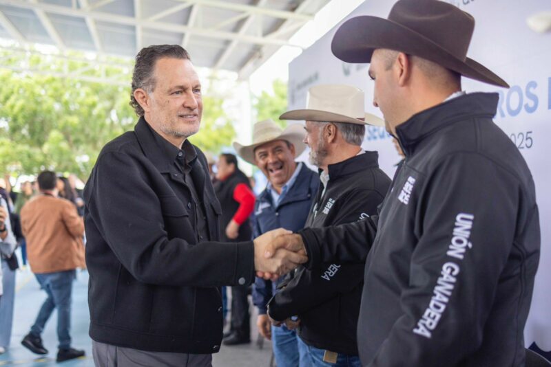 Apoyo vital al campo Kuri entrega forraje a productores de San Juan del Río afectados por sequía