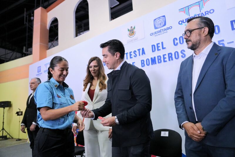 Felifer Macías fortalece a bomberos de Querétaro con nuevo consejo y equipo