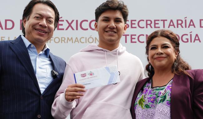 Impulso a la educación SEP y Gobierno de la CDMX entregan 20 mil becas de transporte a universitarios