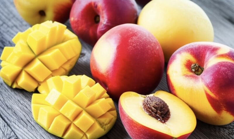 Profeco detecta los precios más altos del durazno y mango en Zacatecas y Yucatán