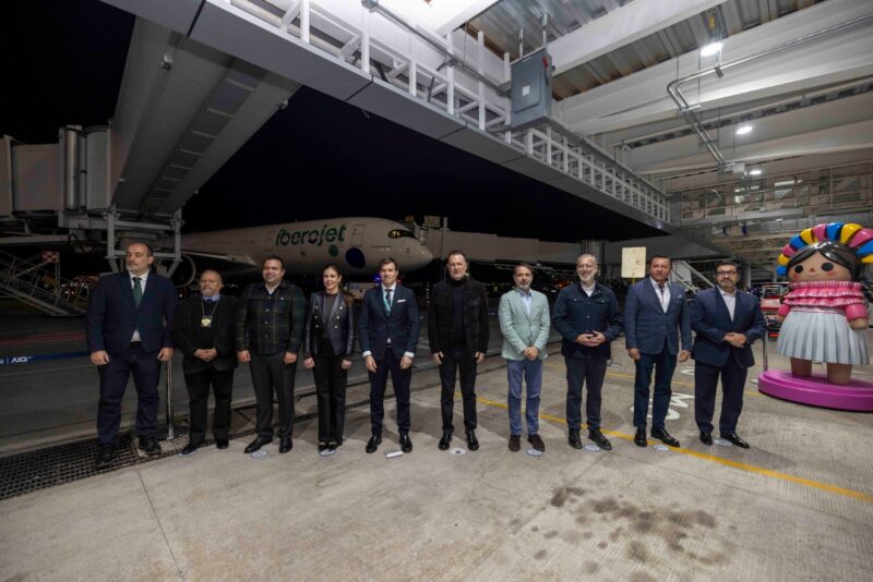 Mauricio Kuri celebra llegada del primer vuelo Querétaro–Madrid